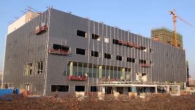 蔚藍行業(yè)百科：建造鋼結(jié)構(gòu)廠房選址也很關(guān)鍵