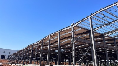 蔚藍鋼構百科：鋼結構廠房中的抗風柱起到了哪些作用?