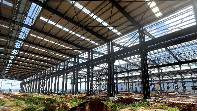 蔚藍鋼構百科：鋼結構廠房的結構形式有很多種，為什么多數企業都選這種